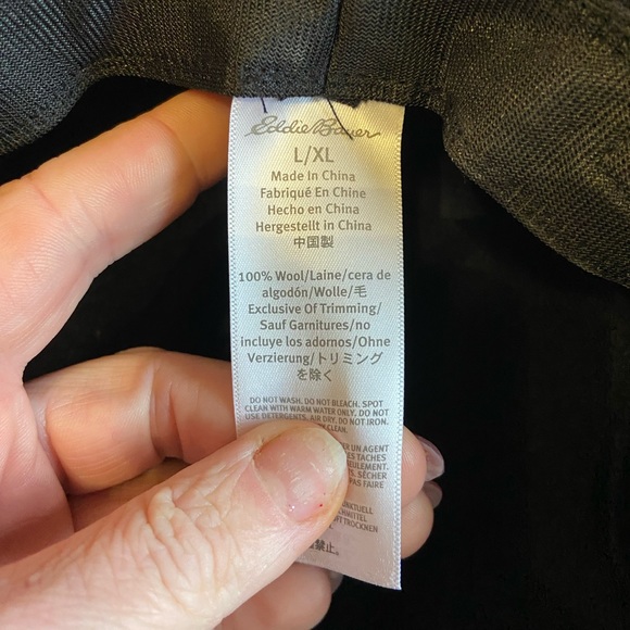 Eddie Bauer womens black hat.  Size l/xl - Picture 3 of 3